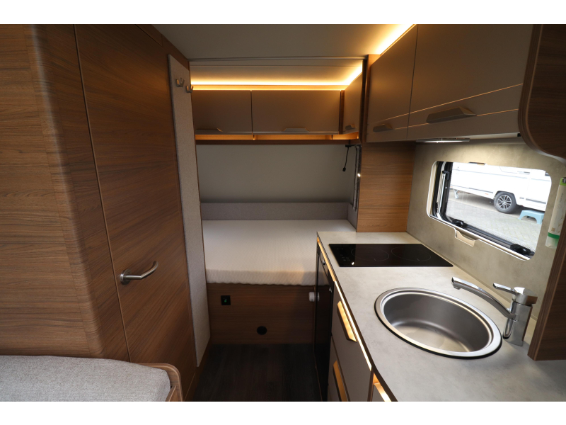 Knaus Sport E-Power Selection 420 QD Mover / Luifel / Airco  foto: 10
