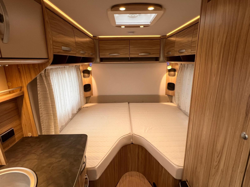 Eriba Nova Light 442 Lengtebedden, Mover, Tent  foto: 11