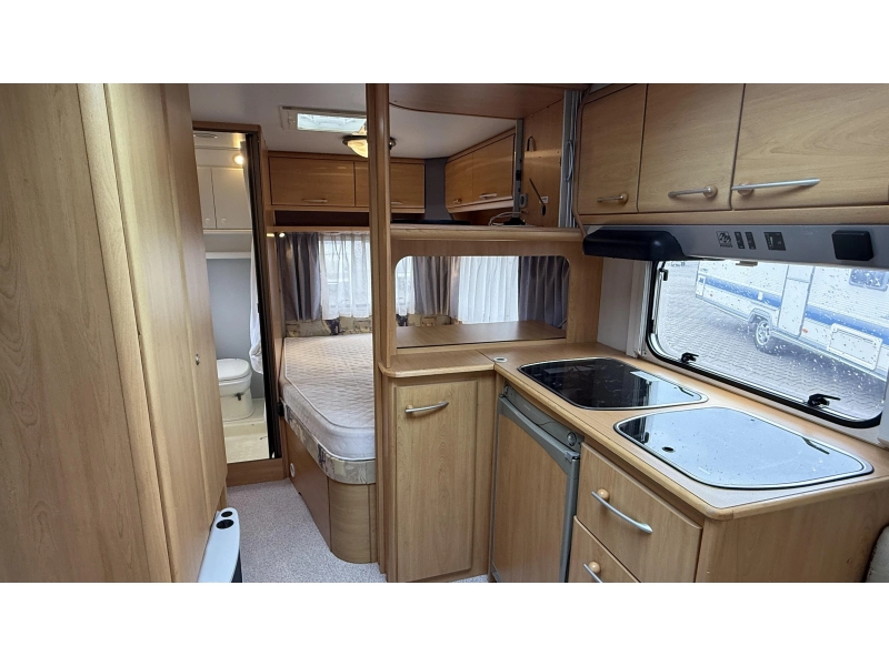 Knaus Sudwind 450 TF frans bed rondzit toilet 