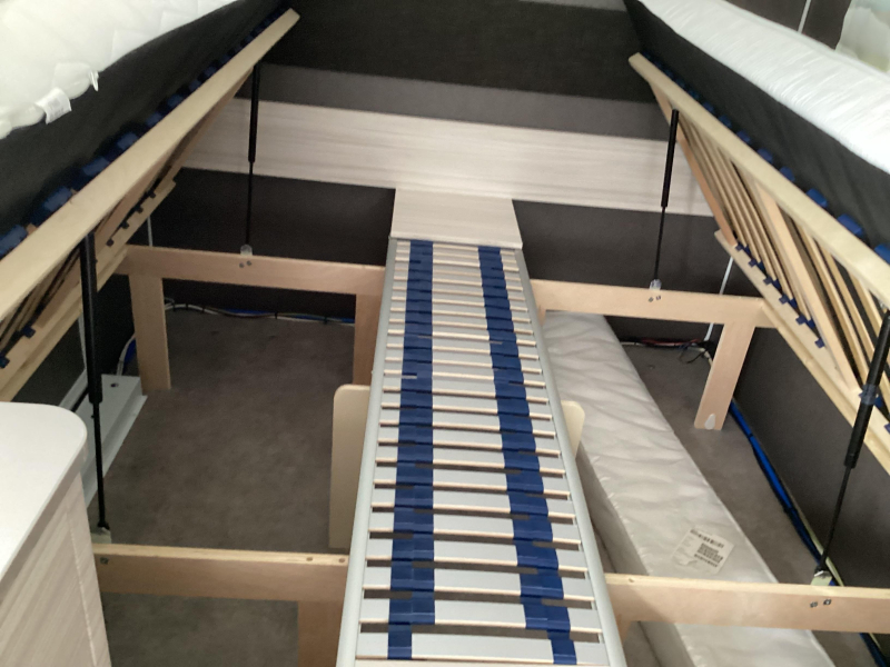 Dethleffs C'Joy 460 LE mover/ enkele bedden 