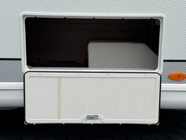 Hobby De Luxe 495 UL met enkele bedden **Mover/Fietsendrager/Zakluifel/Buitengas/2e serviceluik/1e eigenaar/Zeer nette caravan** foto: 17