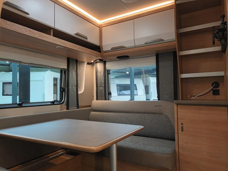 Knaus Sudwind Black Selection 460 EU  foto: 1