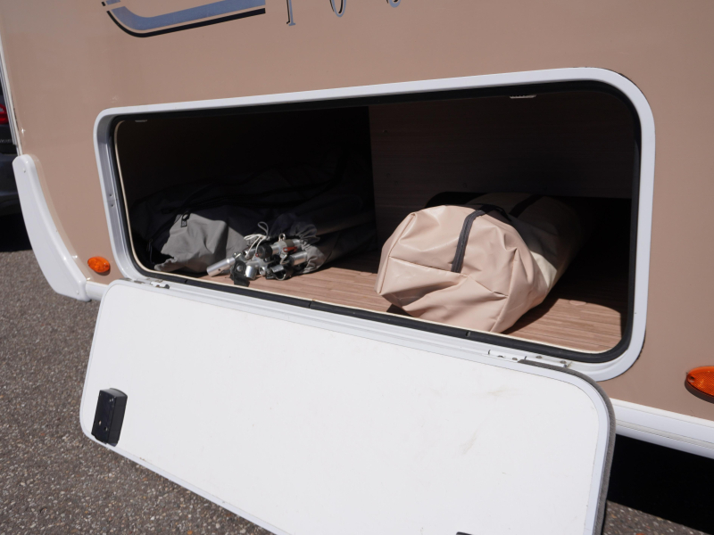 Dethleffs Tourist HD 460 MET UNICO VOORTENT  foto: 12