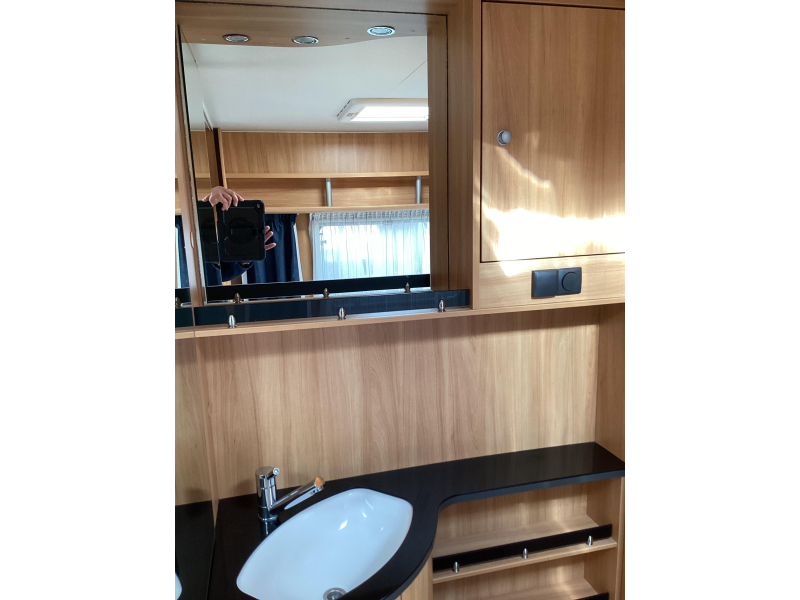 Dethleffs Camper 450 DB voortent  foto: 8