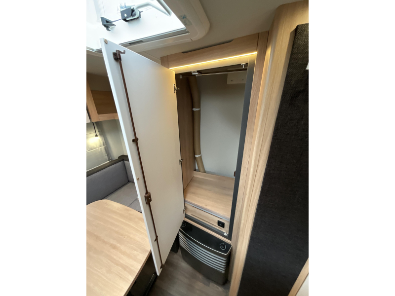 Knaus Sport Platinum 500 EU ENKELE BEDDEN-VLOERVERW  foto: 9