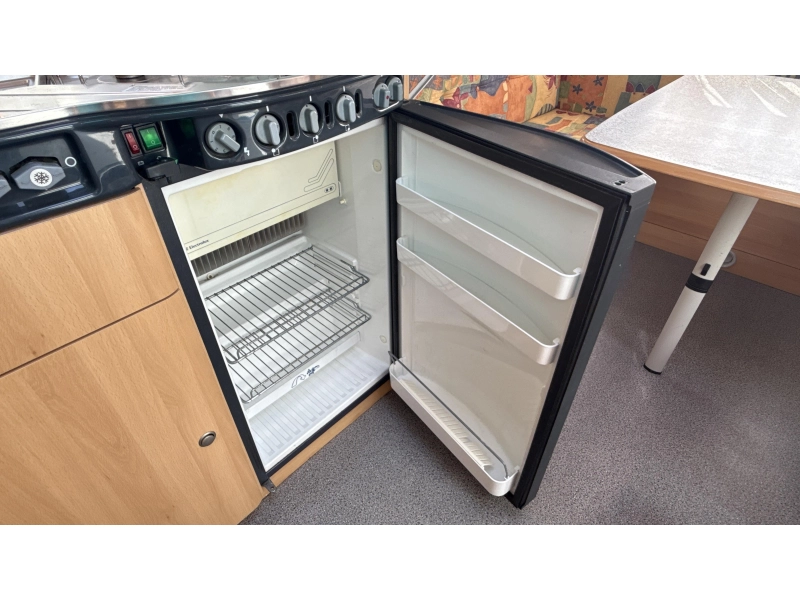 Dethleffs Camper 490 TK 2x zitgroep stapelbed  foto: 5