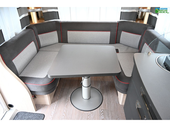 Hobby De Luxe 460UFe foto: 8