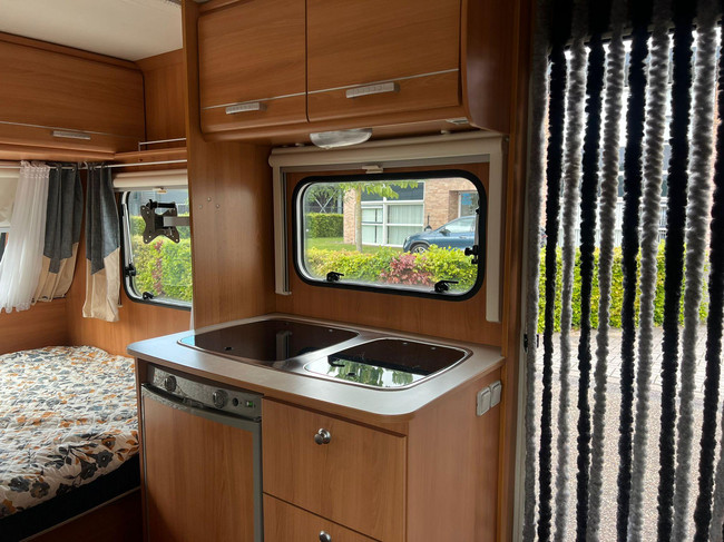Caravelair Antares Luxe 390 Freeline | Fietsenrek | Dinette | Vastbed | Kachel | Koelkast | foto: 13