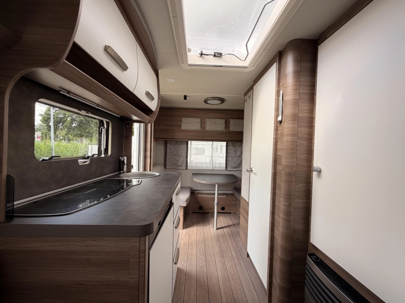 Knaus Sport Silver Selection 400 LK Voortent+Stapelbed+1300KG  foto: 14