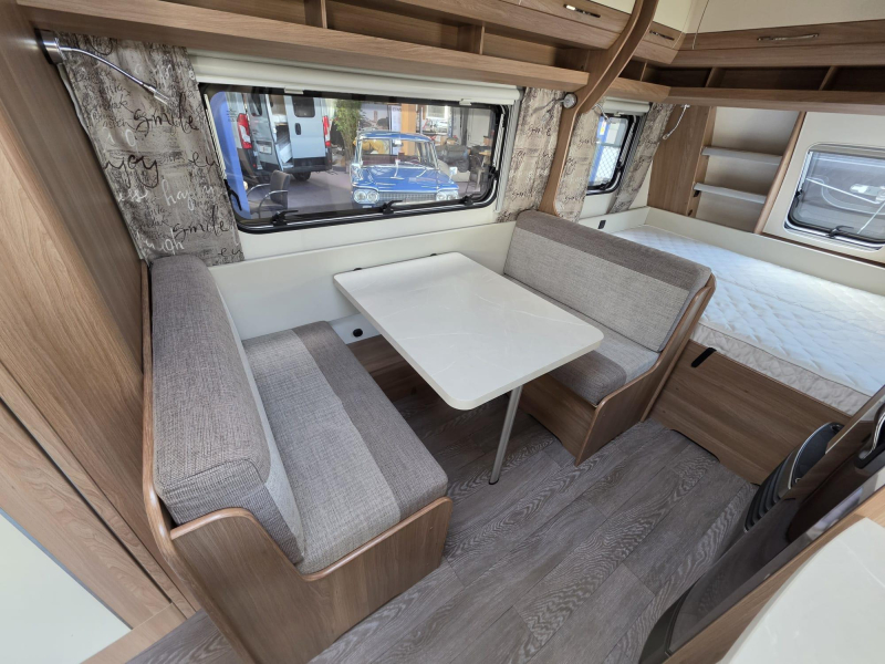 Hobby De Luxe 490 KMF Stapelbed, 6 persoons!  foto: 7