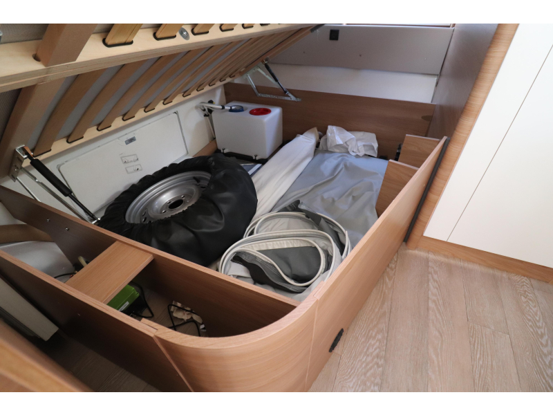 Hobby De Luxe 400 SFE Mover / Voortent  foto: 20