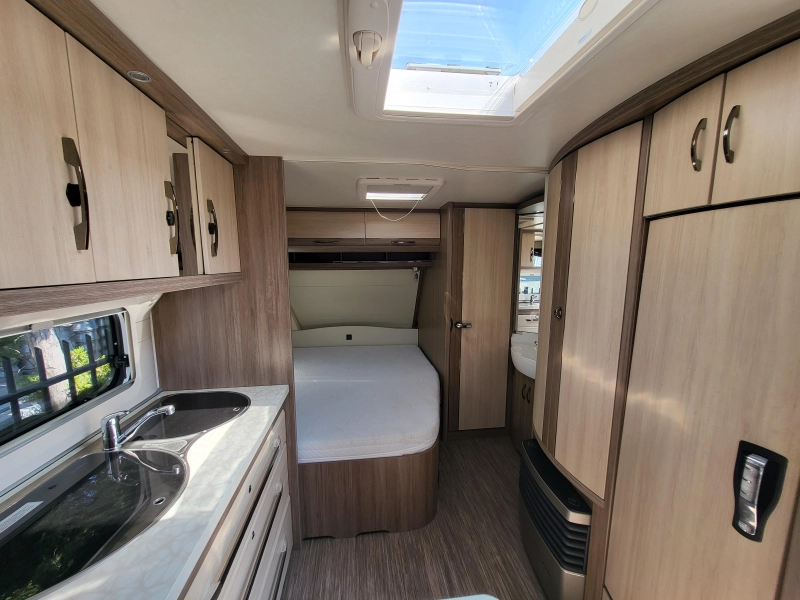 Hobby De Luxe 560 CFE airco en mover  foto: 7