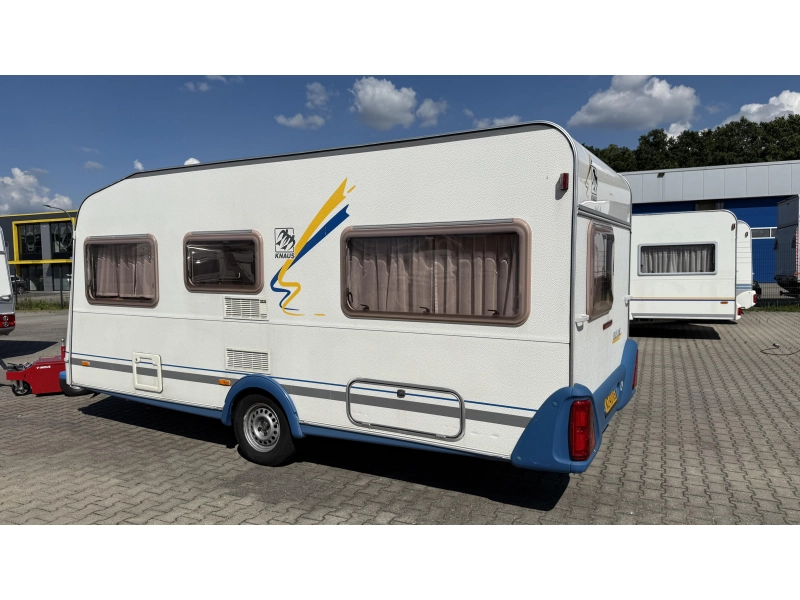Knaus Blue Line 450 TF frans bed rondzit toilet  foto: 13