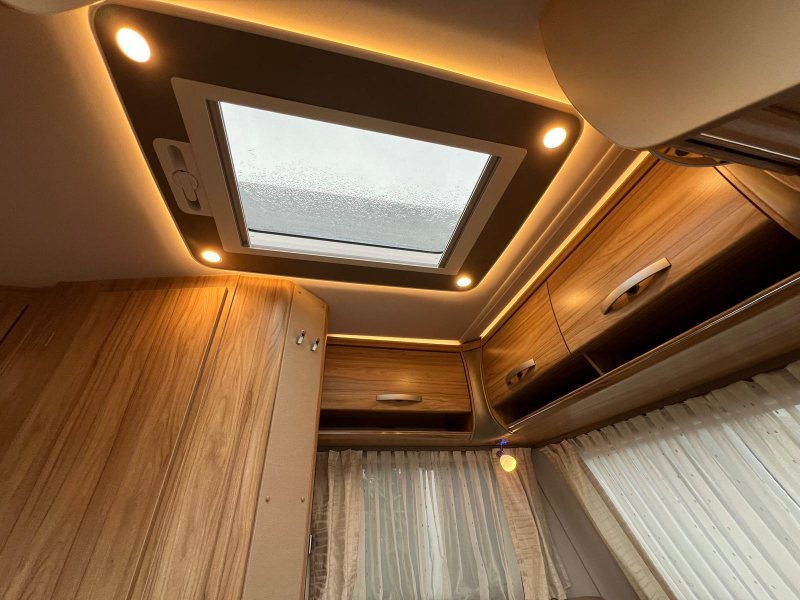 Eriba Nova Light 442 Lengtebedden, Mover, Tent  foto: 13