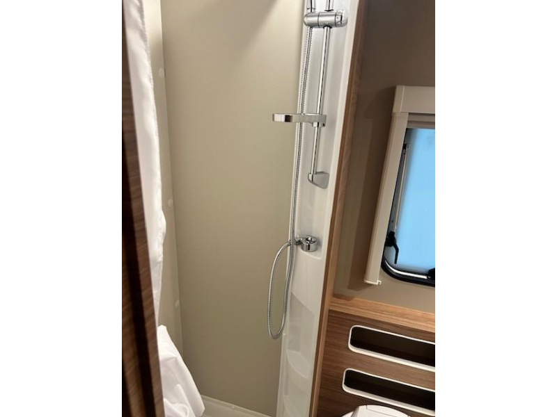 Weinsberg CaraOne Edition HOT 550 QDK met 3 stapelbedden  foto: 8