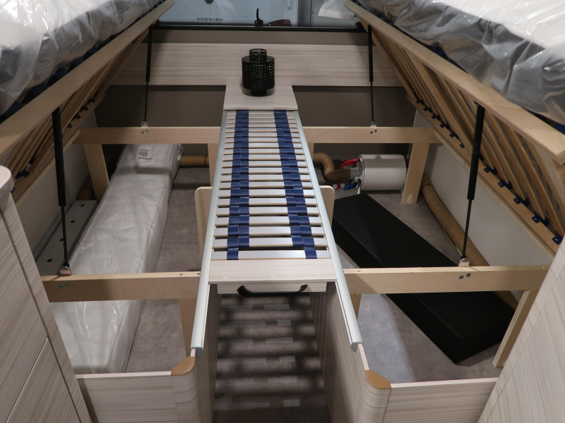 Dethleffs C'Joy 460 LE ENKELE BEDDEN, LICHTGEW.  foto: 20
