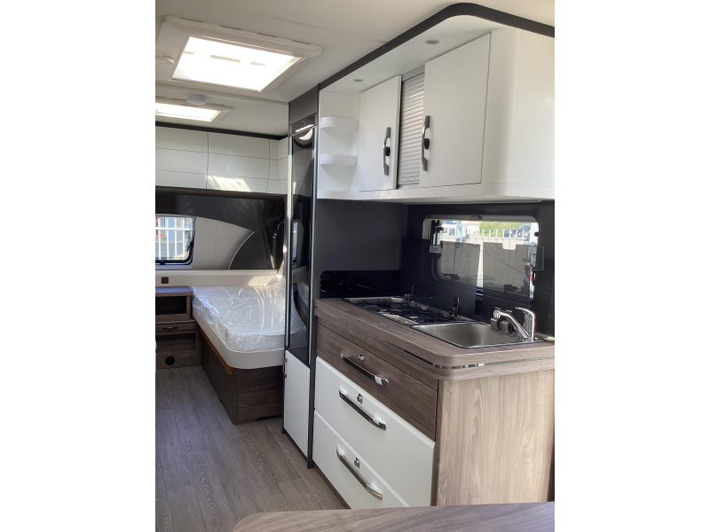 Hobby Excellent Edition 495 UL nieuw / enkele bedden 