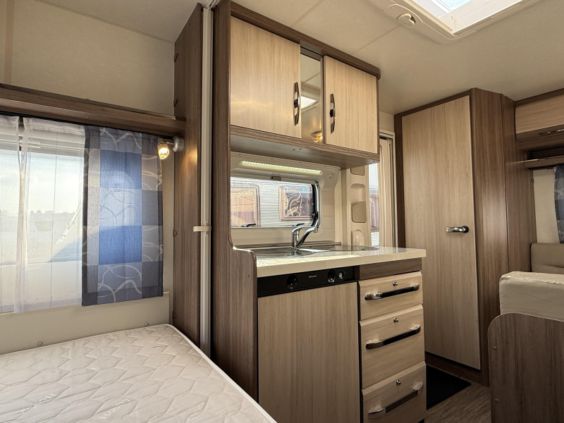 Hobby De luxe Easy 400 SF dwars bed treinzit toilet  foto: 6