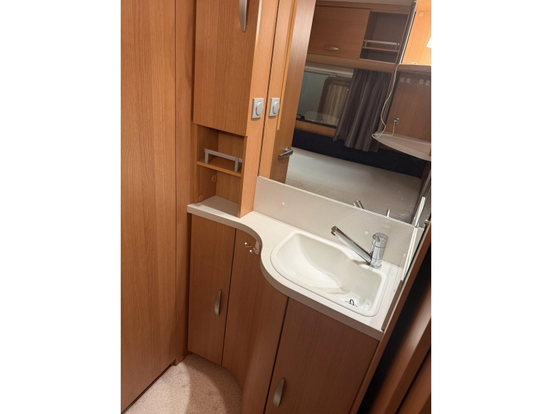 Knaus Sport 500 FDK STAPELBED VASTBED ZITJE  foto: 18
