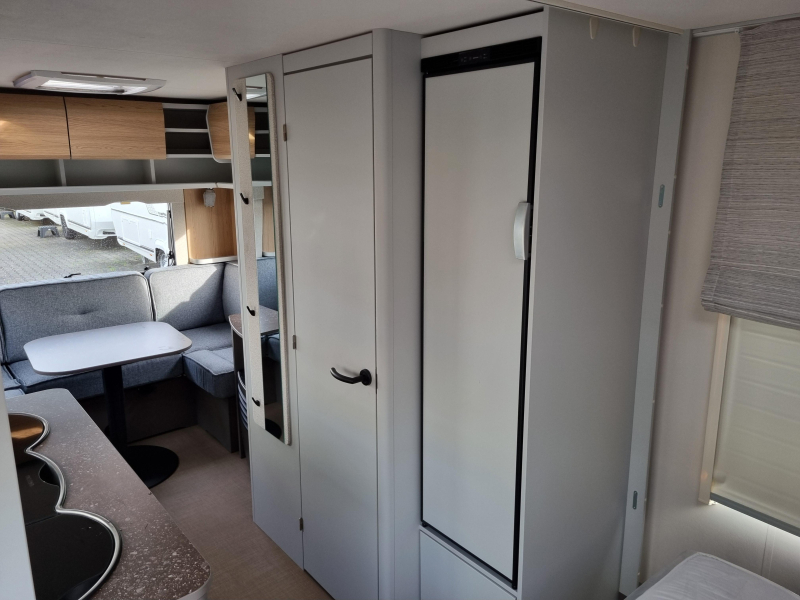 Bürstner B66 485 TS Queens bed - 1800 kg  foto: 14