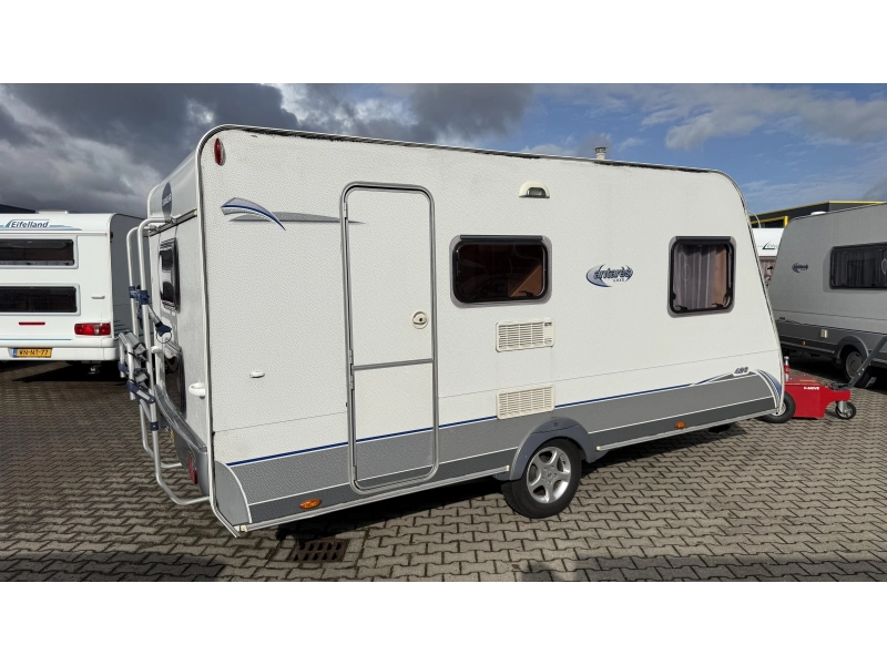 Caravelair Antares Luxe 426 stapelbed zit vast bed  foto: 11