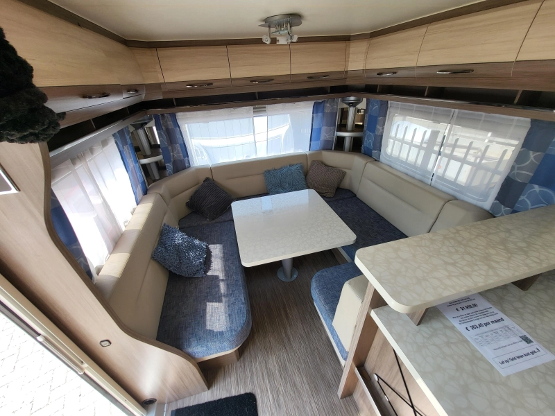 Hobby De Luxe 560 CFE airco en mover  foto: 4