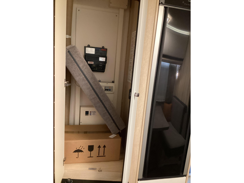 Hobby De Luxe 460 SFF Vrijstaand bed/ Douche  foto: 10