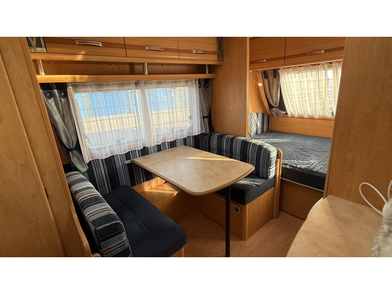 Caravelair Ambiance Style 400 CP eindkeuken zit vast bed  foto: 6