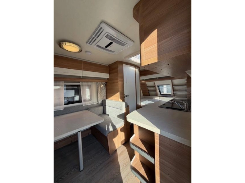 Hobby De Luxe 440 SF Incl. Airco en Voortent  foto: 11