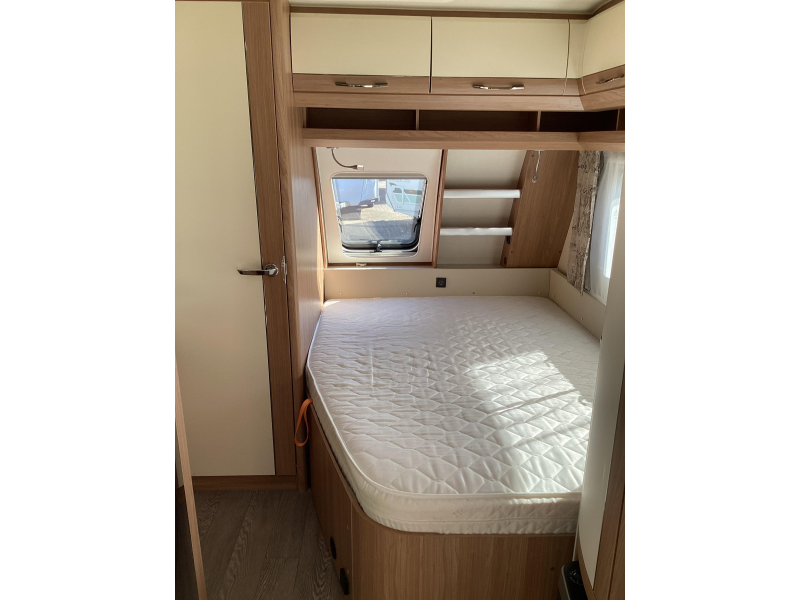 Hobby De Luxe 460 UFE omnistor 