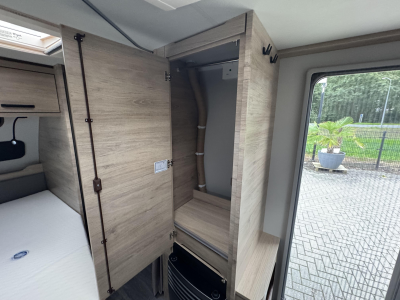 Weinsberg CaraOne Edition HOT 450 FU incl Mover en deel tent  foto: 11