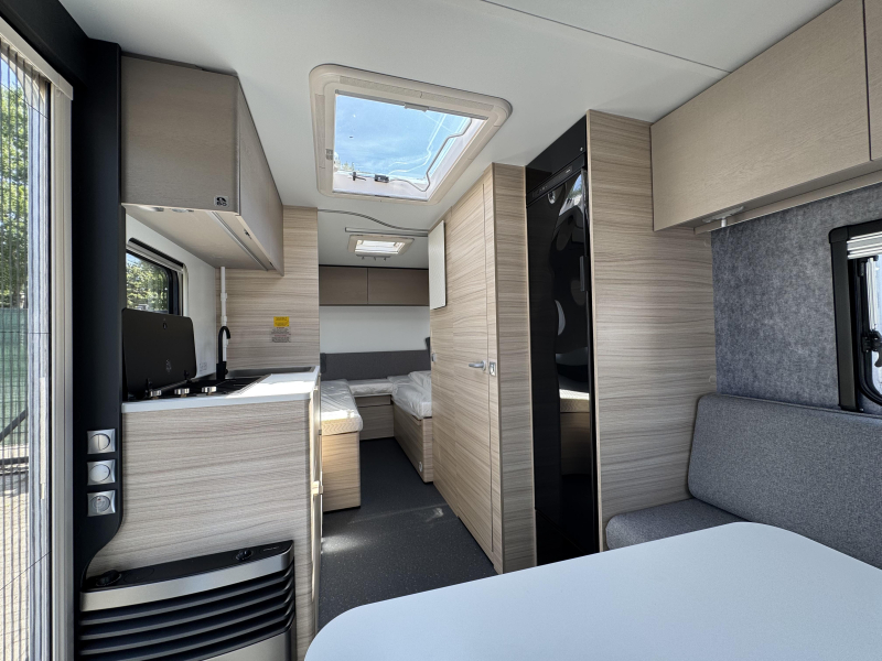 Adria Altea 502 UL 60 Year, deur met raam  foto: 1