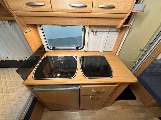 Knaus Südwind 450 TU foto: 15
