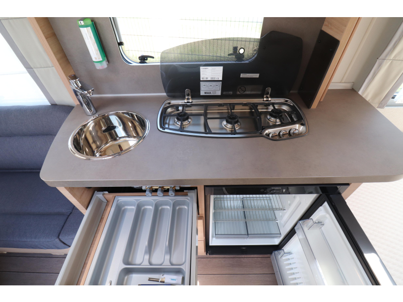 Knaus Sudwind 60 Years 450 FU Luifel/ Campovolo Gas  foto: 13