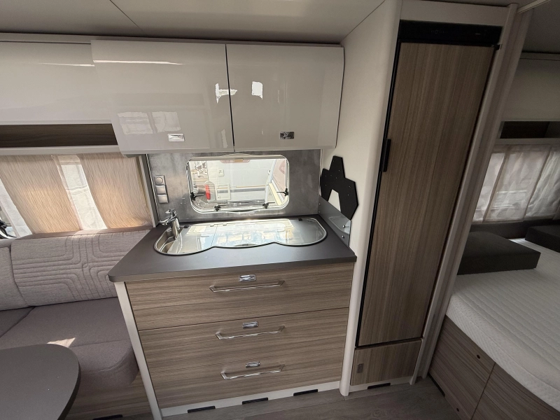 Bürstner Averso 490 TS FRANSBED RONDZIT LUIFEL  foto: 17