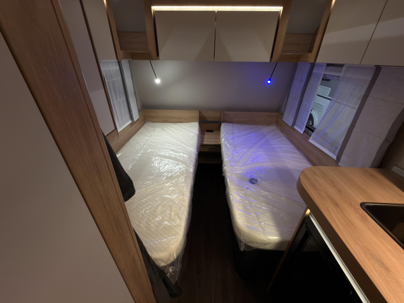 Knaus Sport 460 EU 1800 KG + Enkele Bedden  foto: 9