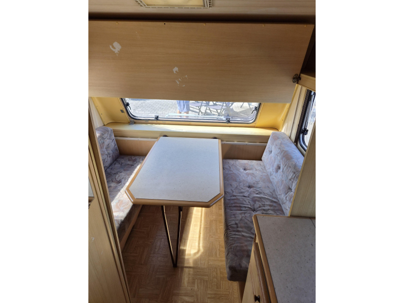 LMC Luxus 490 P Voortent - Klap bovenbed  foto: 10