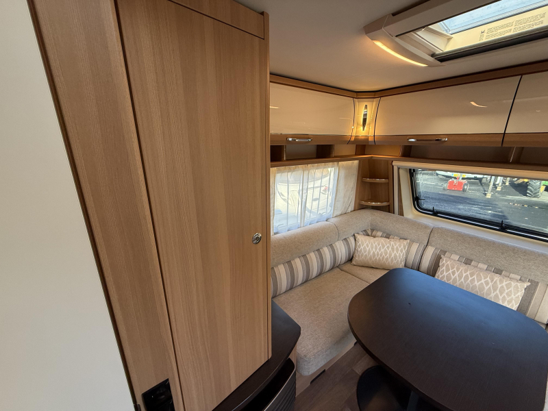 LMC Musica 490 E 2 BEDDEN RONDZITMOVER TOP  foto: 14