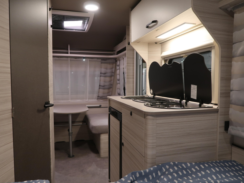 Dethleffs C'Joy 460 LE ENKELE BEDDEN, LICHTGEW.  foto: 15