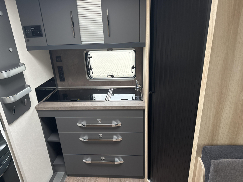 Hobby De Luxe 460 SL Model 2027  foto: 8