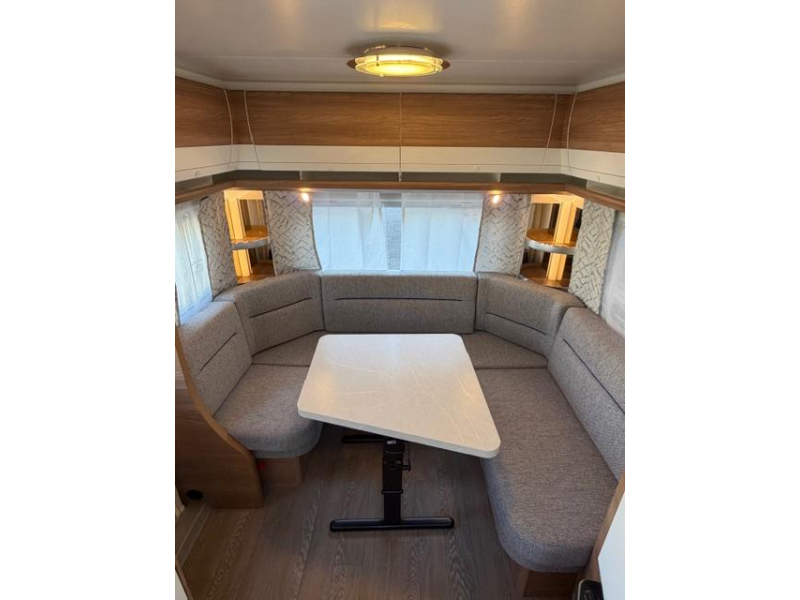 Hobby De Luxe 495 UL Incl Mover Airco Voortent  foto: 19