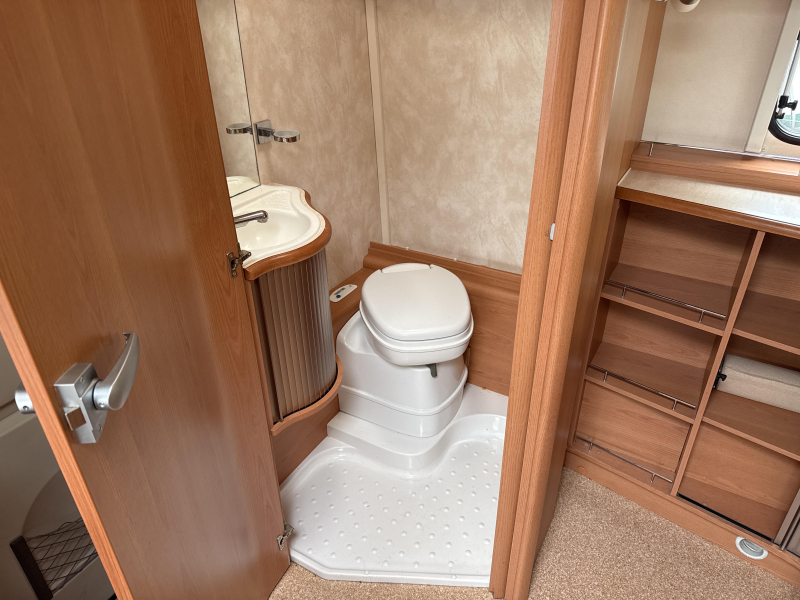 Avento Touristique Comfort 395 TLH Luifel/Airco/Mover  foto: 9