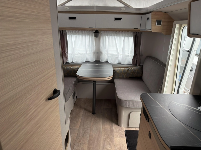 Eriba Touring 630 Urban Hampton Zilver  foto: 8