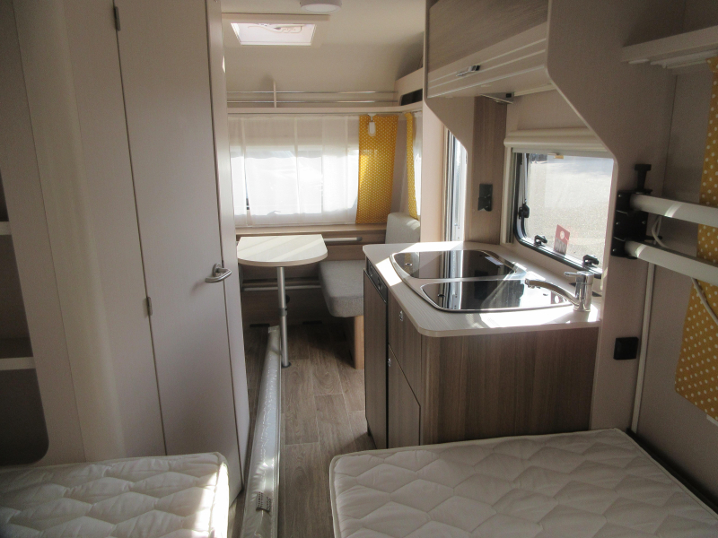 Dethleffs C'Joy Active 460 LE MET MOVER EN VOORTENT  foto: 2