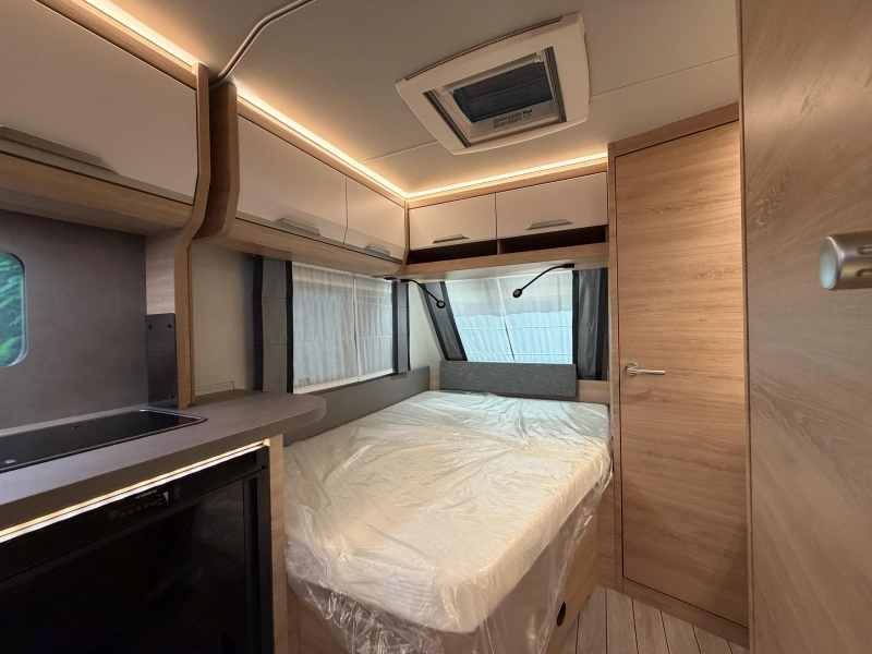 Knaus Sudwind Black Selection 450 FU dakairco / fransbed  foto: 20