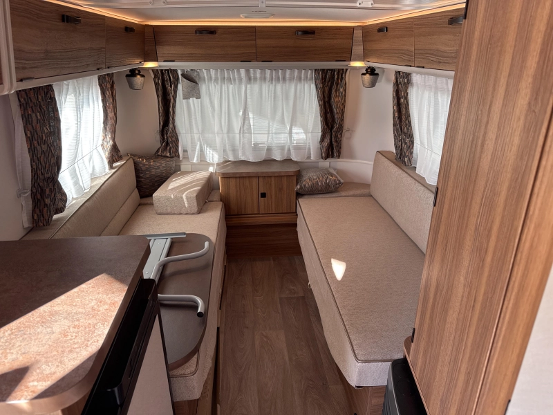 Eriba Touring 420 Legend Ventura Zilver  foto: 5