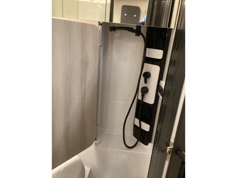 Hobby De Luxe 460 SFF Vrijstaand bed/ Douche  foto: 13