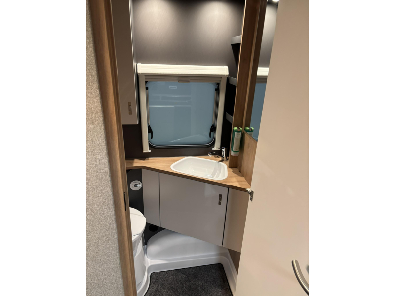 Knaus Sport 500 EU !! BED VAN 210CM LANG !!!  foto: 16