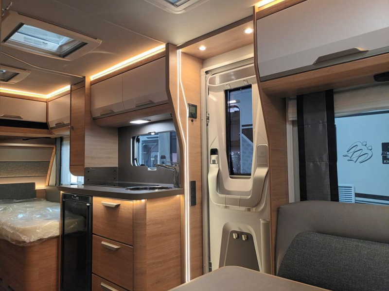 Knaus Sudwind Black Selection 460 EU 