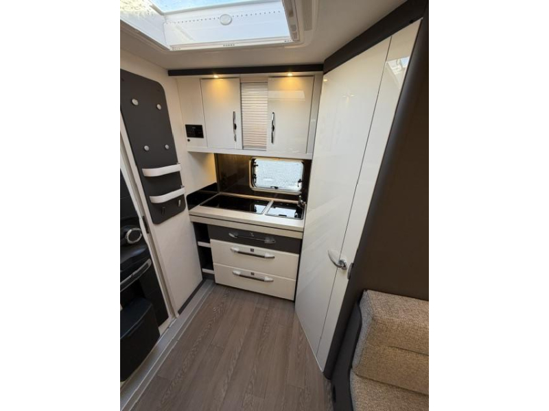 Hobby Excellent 460 SL Incl. Mover en Voortent  foto: 17